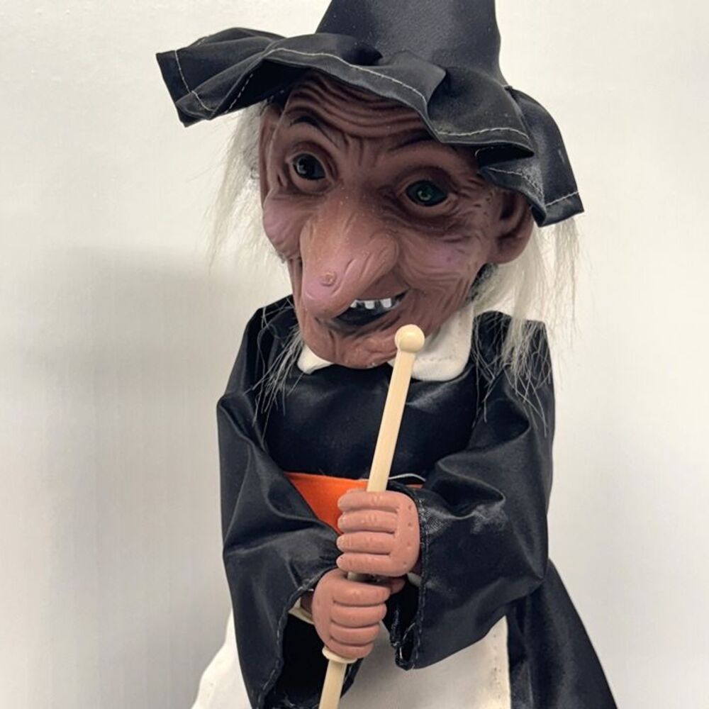 Vtg Animated Witch Stirring Cauldron Pot Halloween Decoration Figure - Untested - Picture 5 of 11